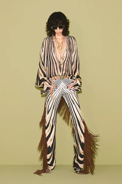 Look 16
